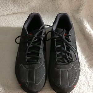Men's Puma running shoes with soft foam inserts